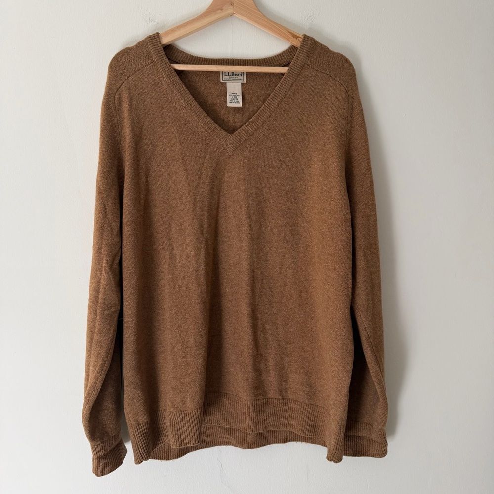 LL Bean Sweater 100% Lambs Wool V-Neck Camel Tan Size Large Classic